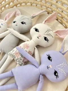 Coneja de trapo lila