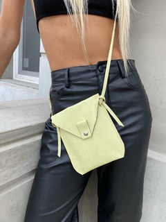 Porta Celular Huge Lima - comprar online