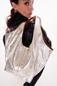 Pre Venta Cartera Nuria I Plata Metalizado