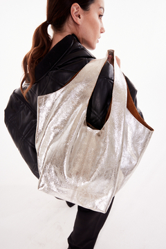 Pre Venta Cartera Nuria I Plata Metalizado - comprar online