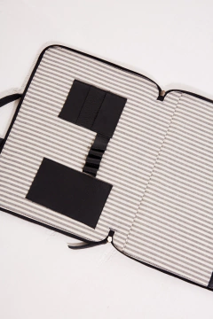 Porta Notebook Helga Negro Liso en internet