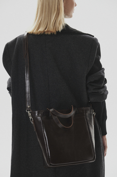Cartera Wichí I Marrón Oscuro Brilloso - bysofia