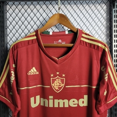 fluminense-adidas-retro-2011-2012-third-terceiro-terceira-3-escuro-vermelho-vermelho-vinho-patrocinios-patrocinadores-patches-patch-torcedor-torcedores-futebol-masculino-masculina-regata-campeonato-uniformes-uniforme-personalizacao-personalizada-autentica