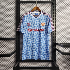 manchester-united-adidas-retro-1990-1992-away-reserva-2-fora-branco-branca-azul-liga-dos-campeoes-champions-league-patrocinios-patrocinadores-patches-patch-torcedor-torcedores-futebol-masculino-masculina-frete-gratis-envio-campeonato-internacional-europa-