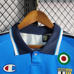 parma-champion-retro-1999-2000-third-terceiro-terceira-3-branco-branca-azul-liga-dos-campeoes-champions-league-patrocinios-patrocinadores-patches-patch-torcedor-torcedores-futebol-masculino-masculina-frete-gratis-envio-campeonato-internacional-europa-euro