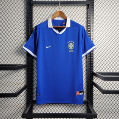 brasil-nike-retro-1997-away-reserva-2-fora-azul-branca-branco-copa-do-mundo-patrocinios-patrocinadores-patches-patch-torcedor-torcedores-futebol-masculino-masculina-frete-gratis-envio-campeonato-internacional-selecao-selecoes-tecnologia-elastano-poliester