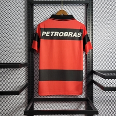 flamengo-umbro-retro-1999-home-titular-1-casa-vermelho-vermelha-preto-preta-patrocinios-patrocinadores-patches-patch-torcedor-torcedores-futebol-masculino-masculina-regata-campeonato-uniformes-uniforme-personalizacao-personalizada-autenticas-autentica-reg