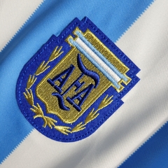 argentina-le-coq-sportif-retro-1986-home-titular-1-casa-azul-branco-branca-copa-do-mundo-patrocinios-patrocinadores-patches-patch-torcedor-torcedores-futebol-masculino-masculina-frete-gratis-envio-campeonato-internacional-selecao-selecoes-tecnologia-elast