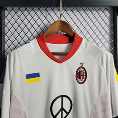 milan-retro-2002-2003-away-reserva-2-fora-branco-branca-liga-dos-campeoes-champions-league-patrocinios-patrocinadores-patches-patch-torcedor-torcedores-futebol-masculino-masculina-frete-gratis-envio-campeonato-internacional-europa-europeu-europeus-tecnolo