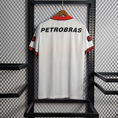 fluminense-nike-retro-1995-away-segunda-reserva-2-branca-branco-preto-preta-vermelho-vermelha-patrocinios-patrocinadores-patches-patch-torcedor-torcedores-futebol-masculino-masculina-regata-campeonato-uniformes-uniforme-personalizacao-personalizada-autent