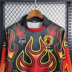 japao-retro-1998-manga-longa-cumprida-goleiro-red-flame-fogo-chamas-preto-preta-vermelho-vermelha-copa-do-mundo-patrocinios-patrocinadores-patches-patch-torcedor-torcedores-futebol-masculino-masculina-frete-gratis-envio-campeonato-internacional-selecao-se