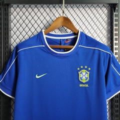 brasil-nike-retro-1998-away-reserva-2-fora-azul-branco-branca-copa-do-mundo-patrocinios-patrocinadores-patches-patch-torcedor-torcedores-futebol-masculino-masculina-frete-gratis-envio-campeonato-internacional-selecao-selecoes-tecnologia-elastano-poliester