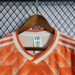 holanda-adidas-retro-1988-home-1-casa-titular-branca-branco-laranja-copa-do-mundo-patrocinios-patrocinadores-patches-patch-torcedor-torcedores-futebol-masculino-masculina-frete-gratis-envio-campeonato-internacional-selecao-selecoes-tecnologia-elastano-pol