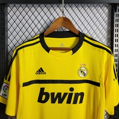 real-madrid-adidas-retro-2011-2012-goleiro-preto-preta-amarelo-amarela-liga-dos-campeoes-champions-league-patrocinios-patrocinadores-patches-patch-torcedor-torcedores-futebol-masculino-masculina-frete-gratis-envio-campeonato-internacional-europa-europeu-e