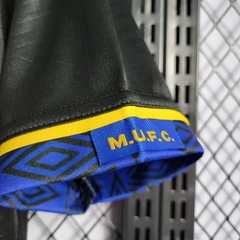 manchester-united-umbro-retro-1994-away-reserva-2-fora-preto-preta-liga-dos-campeoes-champions-league-patrocinios-patrocinadores-patches-patch-torcedor-torcedores-futebol-masculino-masculina-frete-gratis-envio-campeonato-internacional-europa-europeu-europ