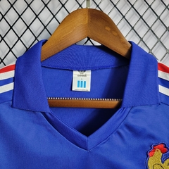 franca-adidas-retro-1984-1986-home-titular-1-casa-azul-branca-branco-vermelho-copa-do-mundo-patrocinios-patrocinadores-patches-patch-torcedor-torcedores-futebol-masculino-masculina-frete-gratis-envio-campeonato-internacional-selecao-selecoes-tecnologia-el