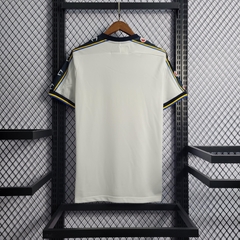 parma-champion-retro-2003-2004-away-reserva-2-fora-branca-branco-preto-preta-liga-dos-campeoes-champions-league-patrocinios-patrocinadores-patches-patch-torcedor-torcedores-futebol-masculino-masculina-frete-gratis-envio-campeonato-internacional-europa-eur