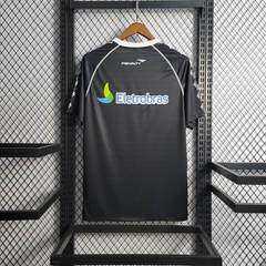 vasco-penalty-retro-2011-home-titular-1-casa-preto-preta-branca-branco-patrocinios-patrocinadores-patches-patch-torcedor-torcedores-futebol-masculino-masculina-regata-campeonato-uniformes-uniforme-personalizacao-personalizada-autenticas-autentica-regatas-