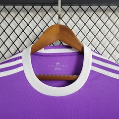 real-madrid-adidas-retro-2016-2017-third-terceiro-terceira-3-lilas-violeta-roxo-roxa-manga-longa-cumprida-liga-dos-campeoes-champions-league-patrocinios-patrocinadores-patches-patch-torcedor-torcedores-futebol-masculino-masculina-frete-gratis-envio-campeo
