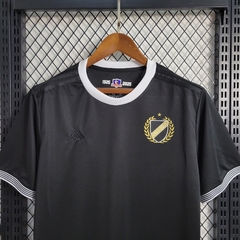 colo-colo-adidas-2023-2024-memorial-edicao-especial-preto-preta-patrocinios-patrocinadores-patches-patch-torcedor-torcedores-futebol-masculino-masculina-oficiais-oficial-originais-original-produtos-produto-licenciado-licenciados-licenciada-licenciadas-cam