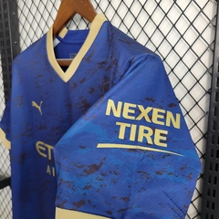 manchester-city-puma-2023-2024-edicao-especial-ano-novo-chines-azul-escuro-patrocinios-patrocinadores-patches-patch-torcedor-torcedores-futebol-masculino-masculina-oficiais-oficial-originais-original-produtos-produto-licenciado-licenciados-licenciada-lice