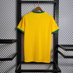 brasil-retro-1972-home-titular-1-casa-amarelo-amarela-copa-do-mundo-patrocinios-patrocinadores-patches-patch-torcedor-torcedores-futebol-masculino-masculina-frete-gratis-envio-campeonato-internacional-selecao-selecoes-tecnologia-elastano-poliester-