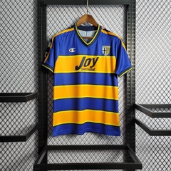 parma-champion-retro-1999-2000-home-titular-1-casa-amarelo-amarela-azul-liga-dos-campeoes-champions-league-patrocinios-patrocinadores-patches-patch-torcedor-torcedores-futebol-masculino-masculina-frete-gratis-envio-campeonato-internacional-europa-europeu-