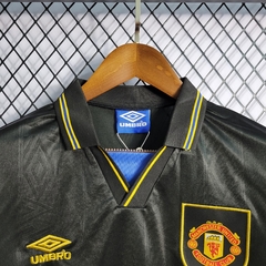 manchester-united-umbro-retro-1994-away-reserva-2-fora-preto-preta-liga-dos-campeoes-champions-league-patrocinios-patrocinadores-patches-patch-torcedor-torcedores-futebol-masculino-masculina-frete-gratis-envio-campeonato-internacional-europa-europeu-europ