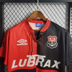 flamengo-umbro-1994-home-titular-1-casa-preto-preta-vermelho-vermelha-patrocinios-patrocinadores-patches-patch-torcedor-torcedores-futebol-masculino-masculina-regata-campeonato-uniformes-uniforme-personalizacao-personalizada-autenticas-autentica-regatas-m