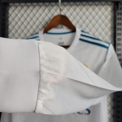 real-madrid-adidas-retro-2017-2018-home-titular-1-casa-branco-branca-manga-longa-cumprida-liga-dos-campeoes-champions-league-patrocinios-patrocinadores-patches-patch-torcedor-torcedores-futebol-masculino-masculina-frete-gratis-envio-campeonato-internacion