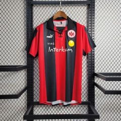 eintracht-frankfurt-puma-retro-1998-2000-home-1-casa-titular-vermelho-vermelha-preto-preta-liga-dos-campeoes-champions-league-patrocinios-patrocinadores-patches-patch-torcedor-torcedores-futebol-masculino-masculina-frete-gratis-envio-campeonato-internacio