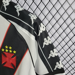 vasco-da-gama-retro-kappa-2000-away-reserva-2-fora-preto-preta-branca-branco-ace-patrocinios-patrocinadores-patches-patch-torcedor-torcedores-futebol-masculino-masculina-regata-campeonato-uniformes-uniforme-personalizacao-personalizada-autenticas-autentic
