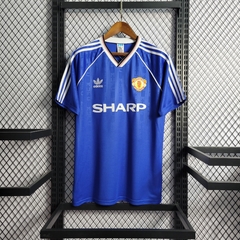 manchester-united-adidas-retro-1988-away-reserva-2-fora-branco-branca-azul-liga-dos-campeoes-champions-league-patrocinios-patrocinadores-patches-patch-torcedor-torcedores-futebol-masculino-masculina-frete-gratis-envio-campeonato-internacional-europa-europ