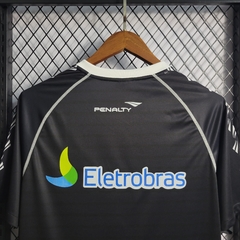 vasco-penalty-retro-2011-home-titular-1-casa-preto-preta-branca-branco-patrocinios-patrocinadores-patches-patch-torcedor-torcedores-futebol-masculino-masculina-regata-campeonato-uniformes-uniforme-personalizacao-personalizada-autenticas-autentica-regatas-