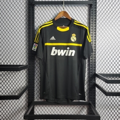 real-madrid-adidas-retro-2011-2012-goleiro-preto-preta-liga-dos-campeoes-champions-league-patrocinios-patrocinadores-patches-patch-torcedor-torcedores-futebol-masculino-masculina-frete-gratis-envio-campeonato-internacional-europa-europeu-europeus-tecnolog