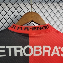 flamengo-umbro-1994-home-titular-1-casa-preto-preta-vermelho-vermelha-patrocinios-patrocinadores-patches-patch-torcedor-torcedores-futebol-masculino-masculina-regata-campeonato-uniformes-uniforme-personalizacao-personalizada-autenticas-autentica-regatas-m
