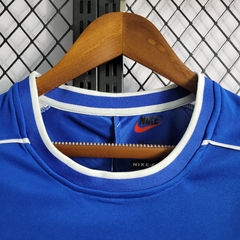 brasil-nike-retro-1998-away-reserva-2-fora-azul-branco-branca-copa-do-mundo-patrocinios-patrocinadores-patches-patch-torcedor-torcedores-futebol-masculino-masculina-frete-gratis-envio-campeonato-internacional-selecao-selecoes-tecnologia-elastano-poliester