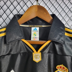 real-madrid-adidas-retro-1999-2001-away-reserva-2-fora-preto-preta-liga-dos-campeoes-champions-league-patrocinios-patrocinadores-patches-patch-torcedor-torcedores-futebol-masculino-masculina-frete-gratis-envio-campeonato-internacional-europa-europeu-europ