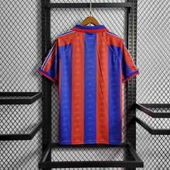 barcelona-barca-kappa-retro-1996-1997-home-1-titular-casa-vinho-escuro-azul-vermelho-vermelha-liga-dos-campeoes-champions-league-patrocinios-patrocinadores-patches-patch-torcedor-torcedores-futebol-masculino-masculina-frete-gratis-envio-campeonato-interna