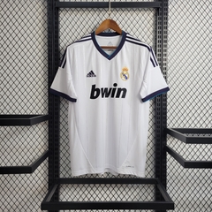 real-madrid-adidas-retro-2012-2013-home-titular-1-casa-azul-branco-branca-liga-dos-campeoes-champions-league-patrocinios-patrocinadores-patches-patch-torcedor-torcedores-futebol-masculino-masculina-frete-gratis-envio-campeonato-internacional-europa-europe