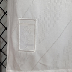 real-madrid-adidas-retro-2017-2018-home-titular-1-casa-branco-branca-manga-longa-cumprida-liga-dos-campeoes-champions-league-patrocinios-patrocinadores-patches-patch-torcedor-torcedores-futebol-masculino-masculina-frete-gratis-envio-campeonato-internacion