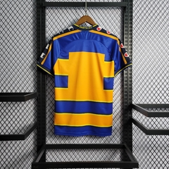 parma-champion-retro-1999-2000-home-titular-1-casa-amarelo-amarela-azul-liga-dos-campeoes-champions-league-patrocinios-patrocinadores-patches-patch-torcedor-torcedores-futebol-masculino-masculina-frete-gratis-envio-campeonato-internacional-europa-europeu-