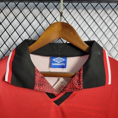 manchester-united-umbro-retro-1994-1996-home-titular-casa-1-vermelho-vermelha-liga-dos-campeoes-champions-league-patrocinios-patrocinadores-patches-patch-torcedor-torcedores-futebol-masculino-masculina-frete-gratis-envio-campeonato-internacional-europa-eu
