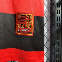flamengo-retro-1978-1979-home-titular-1-casa-vermelho-vermelha-preto-preta-patrocinios-patrocinadores-patches-patch-torcedor-torcedores-futebol-masculino-masculina-regata-campeonato-uniformes-uniforme-personalizacao-personalizada-autenticas-autentica-rega