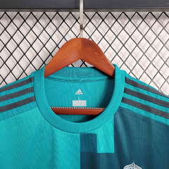 real-madrid-adidas-retro-2017-2018-third-terceiro-terceira-3-verde-claro-azul-liga-dos-campeoes-champions-league-patrocinios-patrocinadores-patches-patch-torcedor-torcedores-futebol-masculino-masculina-frete-gratis-envio-campeonato-internacional-europa-eu