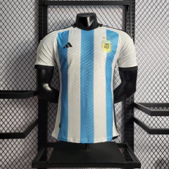 argentina-adidas-2023-2024-home-titular-1-casa-azul-branco-branca-patrocinios-patrocinadores-patches-patch-jogadores-jogador-futebol-masculino-masculina-oficiais-oficial-originais-original-produtos-produto-licenciado-licenciada-campeonato-internacional-in