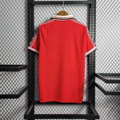 manchester-united-umbro-retro-1998-1999-home-titular-1-casa-vinho-vermelho-vermelha-escuro-liga-dos-campeoes-champions-league-patrocinios-patrocinadores-patches-patch-torcedor-torcedores-futebol-masculino-masculina-frete-gratis-envio-campeonato-internacio