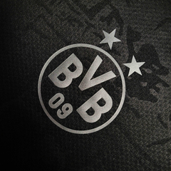 borussia-dortmund-puma-2023-2024-edicao-especial-preto-preta-black-blackout-patrocinios-patrocinadores-patches-patch-torcedor-torcedores-futebol-masculino-masculina-regata-campeonato-uniformes-uniforme-personalizacao-personalizada-autenticas-autentica-reg