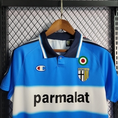 parma-champion-retro-1999-2000-third-terceiro-terceira-3-branco-branca-azul-liga-dos-campeoes-champions-league-patrocinios-patrocinadores-patches-patch-torcedor-torcedores-futebol-masculino-masculina-frete-gratis-envio-campeonato-internacional-europa-euro