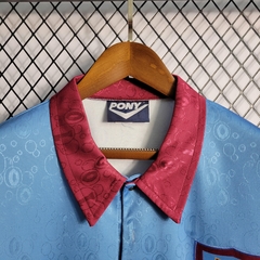 west-ham-pony-retro-1997-1995-away-reserva-2-fora-vermelho-vermelha-azul-escuro-vinho-liga-dos-campeoes-champions-league-patrocinios-patrocinadores-patches-patch-torcedor-torcedores-futebol-masculino-masculina-frete-gratis-envio-campeonato-internacional-e